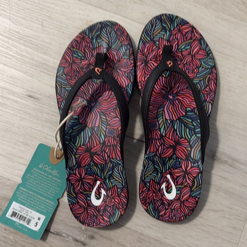 NWT- OluKai -Ho'Opio Hau Women’s flip-flop- ONYX/HAU- Size 5